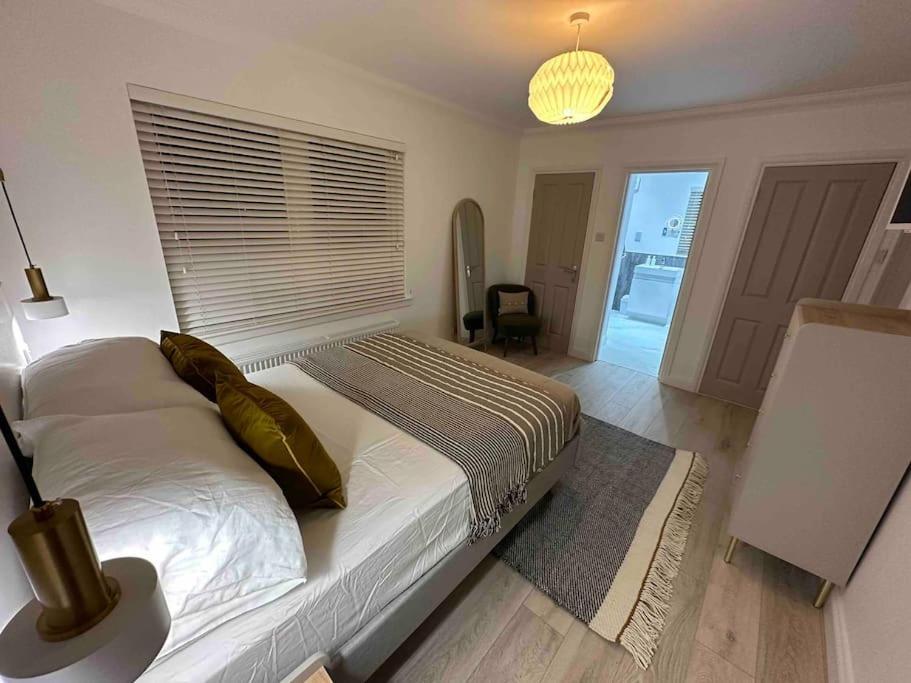 Premium Executive Apartment In Данфермлін Екстер'єр фото